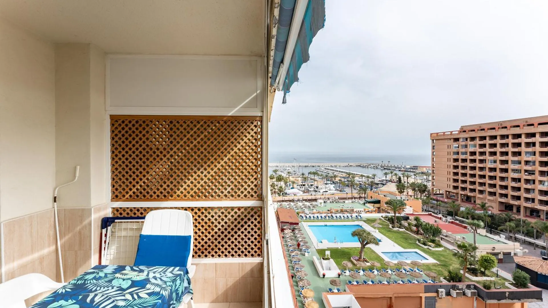 Aparthotel Marina View, Sunny One Bedroom Pyr Fuengirola Spain