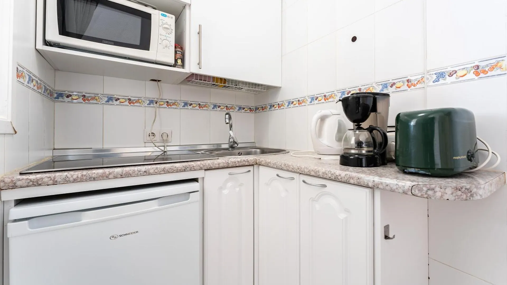 Marina View, Sunny One Bedroom Pyr Fuengirola